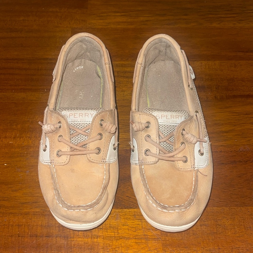 Sperry ladies TopSider Boat shoe. Size 6M. Linen/Oat. Minimal wear